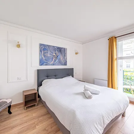 Apartment C5 Haussmann